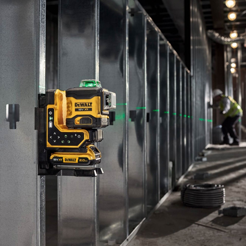 Nivel Láser autonivelante VERDE con contol remoto de 3 líneas 360° XR 18V con batería 18V Li-Ion 2Ah