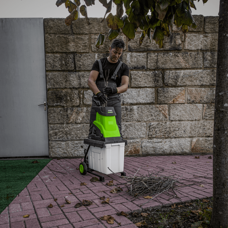 TRITURADORA DE RAMAS 2500W