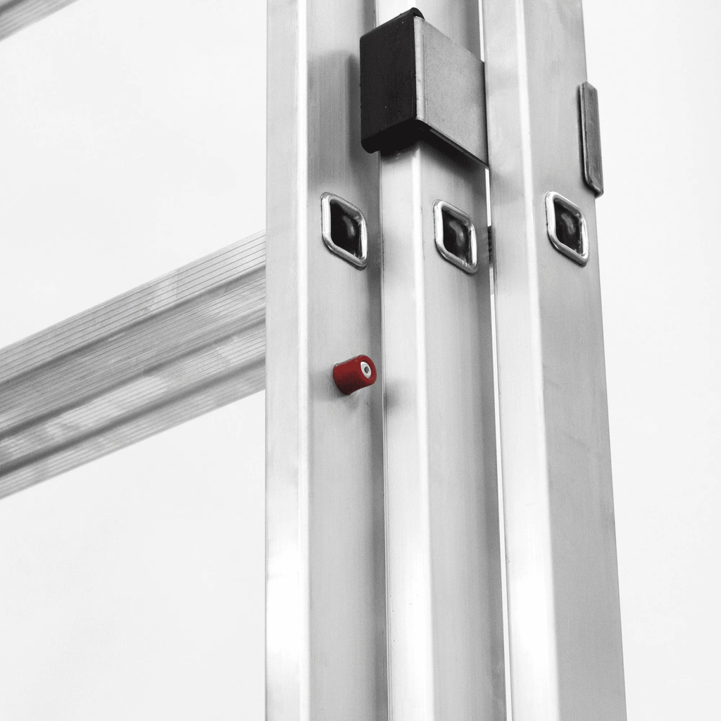 ESCALERA TRIPLE EXTENSIBLE CON PELDAÑOS CUADRADOS 3X2M