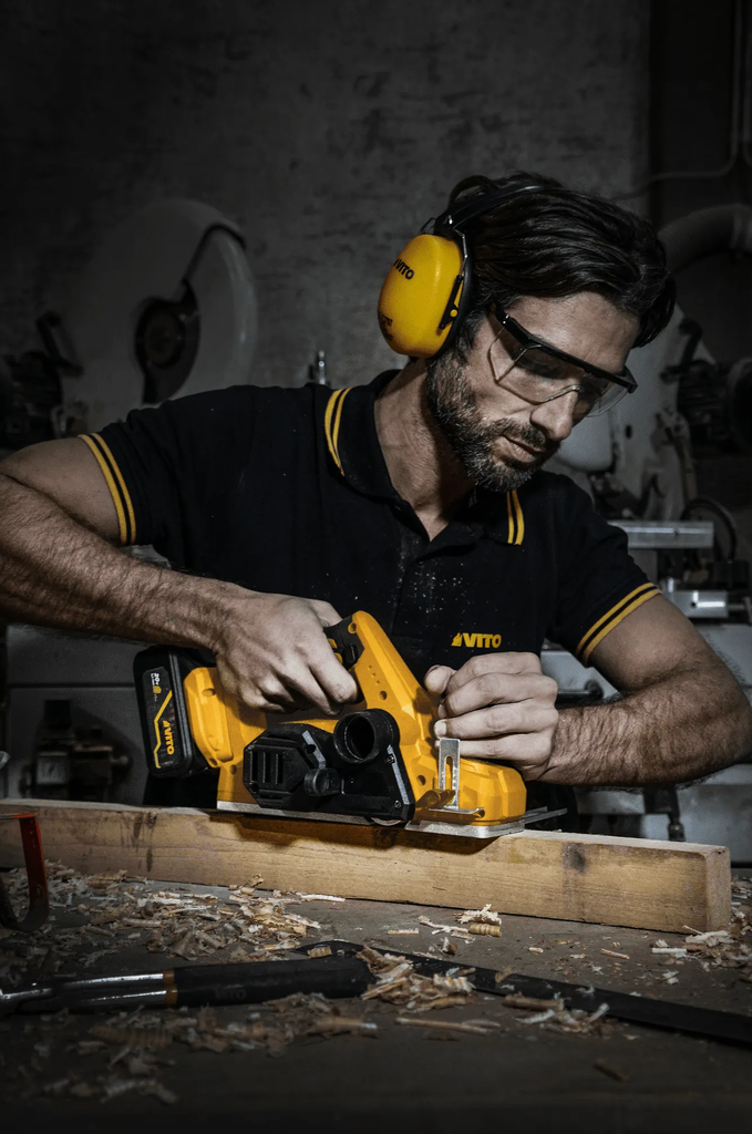 CEPILLO ELÉCTRICO PARA MADERA 82MM - 20V