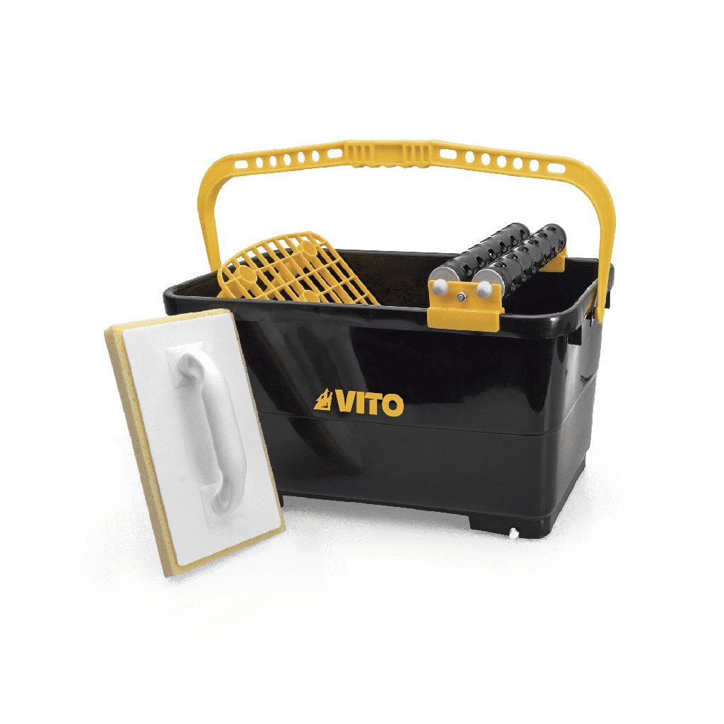 Tiling set composed of a double wringer roller, a 23-litre capacity bucket and sponge trowel.